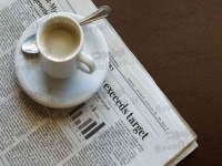 بک گراند فنجان قهوه و روزنامه