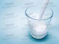 تصویر ریختن شیر در لیوان