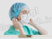 دانلود تصویر دوربری شده پرستار خانم در حال زدن ماسک