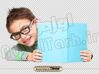 دانلود فایل png پسر بچه با عینک در حال کتاب خواندن
