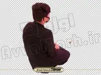 تصویر دوربری شده مرد با لباس سیاه در حال نماز خواندن